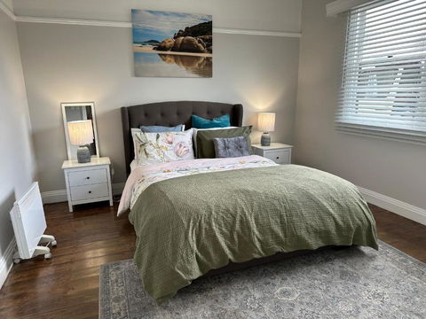 Daisy Cottage On Duke 3BR - Accommodation 4U 0