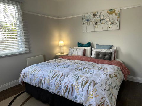 Daisy Cottage On Duke 3BR - Accommodation 4U 3