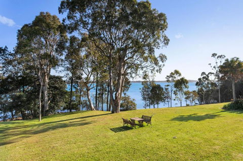 Danalene, 44a Danalene Pde - Stunning Waterfront Property With Air Con, WI-FI, Double Lock Up Garage & Boat Parking - Accommodation 4U 4