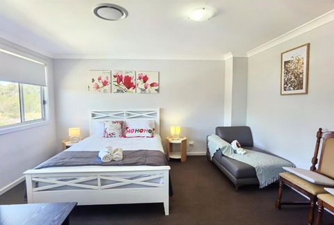 Delightful 2-level Home In Bardia - Accommodation 4U 3