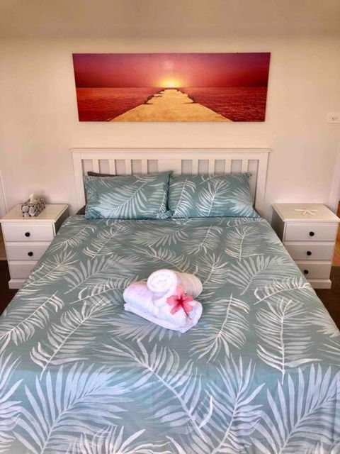 DELUXE Escape! Central, NEW & Spacious 3 Bed - Accommodation 4U 1