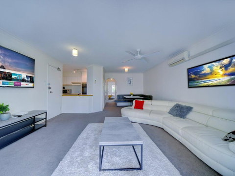 2BR Aloha Lane Main Beach Apartment - Accommodation 4U 0