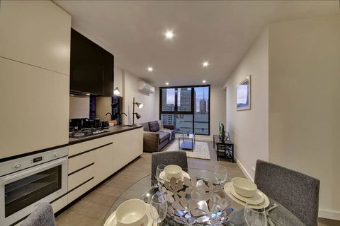 2BR Suites On Bourke, Perfect Location, Views - Accommodation 4U 0