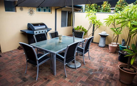 3 Bdrm House With Parking & Outdoor Entertaining - Accommodation 4U 2