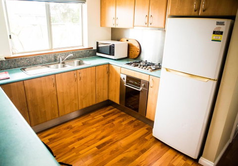 3 Bdrm House With Parking & Outdoor Entertaining - Accommodation 4U 3