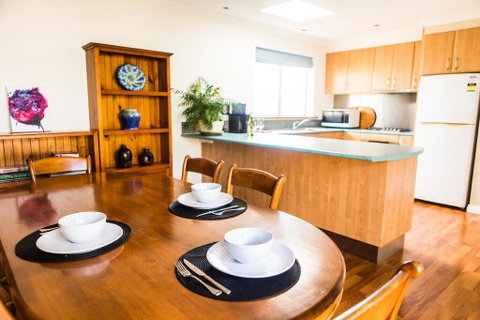3 Bdrm House With Parking & Outdoor Entertaining - Accommodation 4U 1