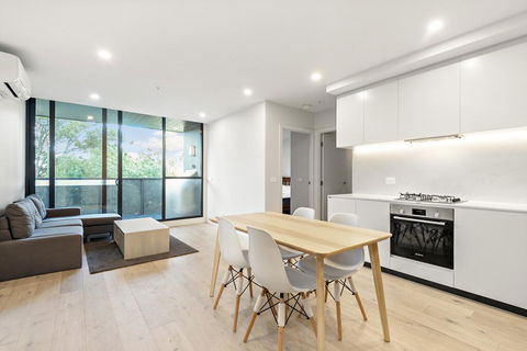 3 Bed Rooms Apartment Super Convenient Location - Accommodation 4U 1