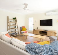 3 Bedroom Apartment Minutes from Main Beach - Accommodation 4U