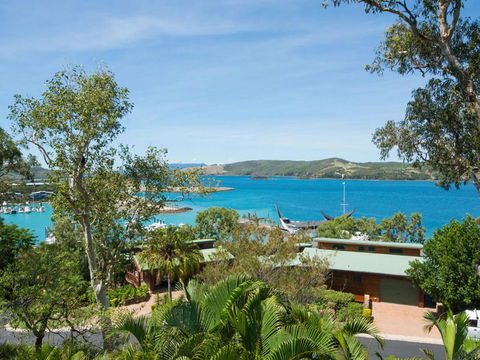 3 Bedroom Heliconia Grove On Hamilton Island - Accommodation 4U 0