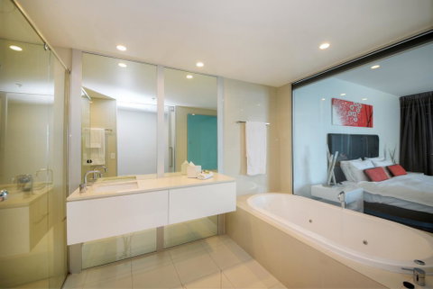3 Bedroom Ocean View Private Apartment In Surfers Paradise - Accommodation 4U 3