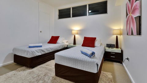 3 Bedroom Poinciana Lodge - Accommodation 4U 1