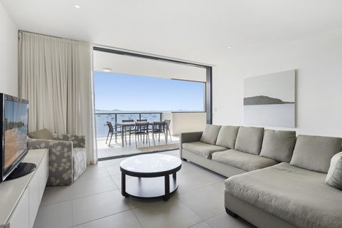 3 Bedroom Ultimate Luxury Waterfront - Accommodation 4U 1