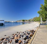3 Tomaree Street - cute 4 bedroom house with aircon in the heart of town - Accommodation 4U