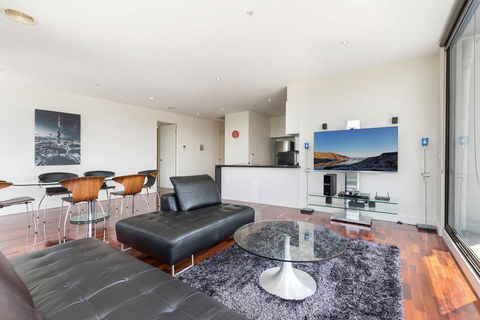 3-Bed Apartment With Parking Near Parks And Dining - Accommodation 4U 0