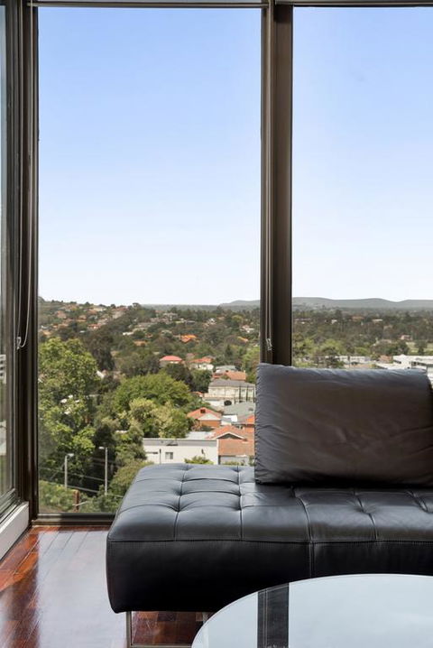 3-Bed Apartment With Parking Near Parks And Dining - Accommodation 4U 3