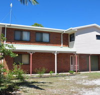 31 Bombala Crescent - Two storey home with covered outdoor deck fully fenced backyard. Pet friendly - Accommodation 4U