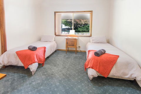 32 Zachary Drive Farm Stay Iconic Water Views - Accommodation 4U 3