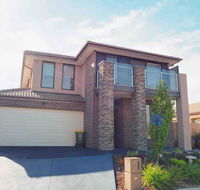 4 Bed 2 And A Half Bath Luxury Villa in Point Cook - Accommodation 4U