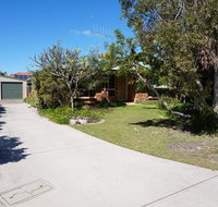 4 Boronia Place - Rainbow Beach Perfect convenient location Fenced yard - Accommodation 4U