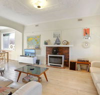 4 MONTROSE AVE - retro home in the heart of town - Accommodation 4U