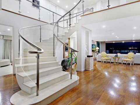 4.5 Million Dollar Dream Mansion In Surfers Paradise - Accommodation 4U 2