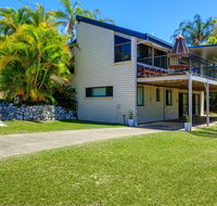 40 Rumbalara Avenue - Rainbow Beach Entertain on the spacious verandah overlooking beautiful Rainbow Beach - Accommodation 4U