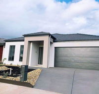 4Bed 2Bath Cozy Guesthouse in Tarneit - Accommodation 4U