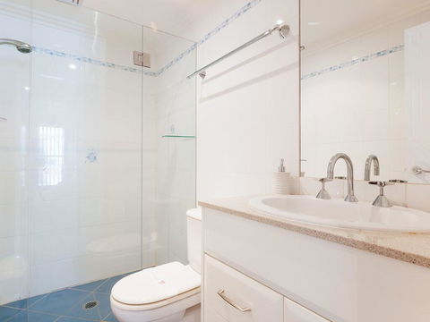 5 'The Outlook', 4 Ocean Parade - Overlooking Boat Harbour Beach And Ducted Air Conditioning - Accommodation 4U 2
