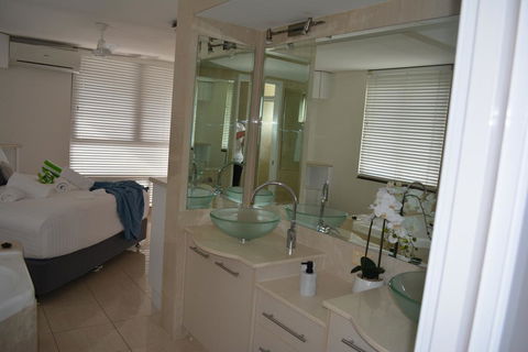 5,  Apartment On The Esplanade - Accommodation 4U 3