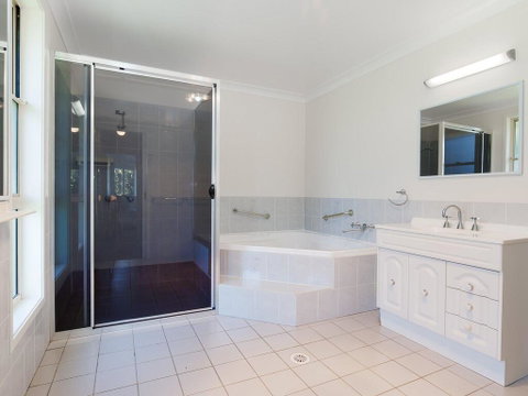51 Rigney Street - Pet Friendly House With Aircon - Accommodation 4U 3