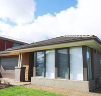 5Bed 2Bath Family House in Werribee - Accommodation 4U