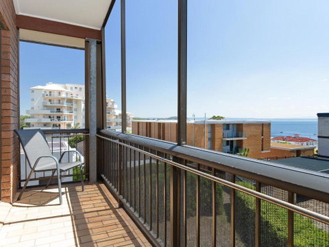 6 'Bahia', 47 Ronald Avenue - Fantastic Location With Filtered Water Views - Accommodation 4U 1