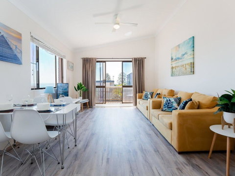 6 'Bahia', 47 Ronald Avenue - Fantastic Location With Filtered Water Views - Accommodation 4U 3