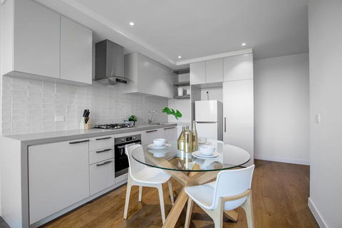 61, Boutique One-bedroom, Boxhill Central, Mall - Accommodation 4U 2