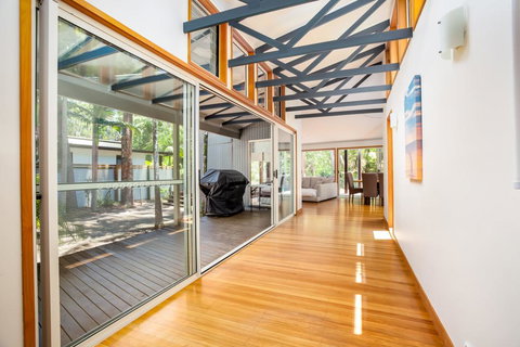 8 Satinwood Drive - Rainbow Shores, Architecturally Designed, Pool, Walk To Beach - Accommodation 4U 1
