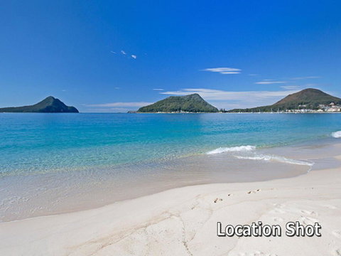 9 'Adriana' 83 Ronald Avenue - Fabulous Views & Aircon - Accommodation 4U 3