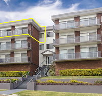 9 'Adriana' 83 Ronald Avenue - fabulous views  aircon - Accommodation 4U