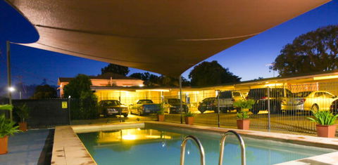 A & A Motel - Accommodation 4U 0
