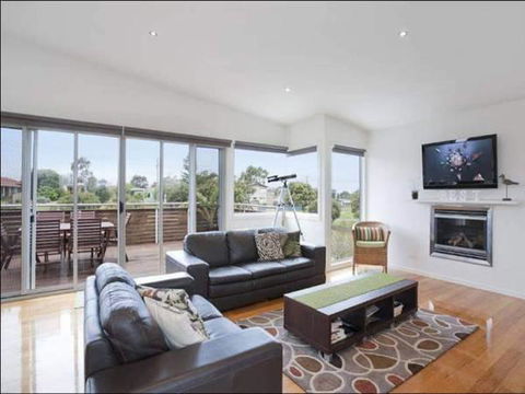 A Beautiful Beach House Torquay - Accommodation 4U 1