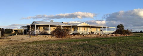 A Better Life Animal Sanctuary FarmStay - Private Two-Bedrooms, Lounge Room & Bathroom & Toilet, Shared Kitchen - Accommodation 4U 0