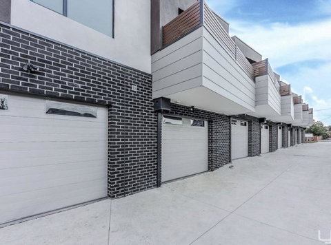 A Brand New Private Townhouse - Accommodation 4U 1