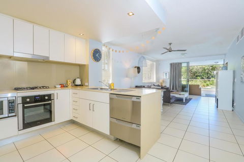 A Deluxe Swim Up - Drift Apartments South - Accommodation 4U 2