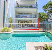 A Deluxe Swim Up - Drift Apartments South - Accommodation 4U
