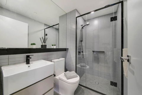 A Modern 2BR Apt, 5-min Walk To Melbourne Central - Accommodation 4U 3