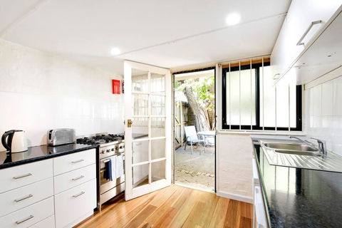 A Quaint Darlinghurst Cottage - Accommodation 4U 2