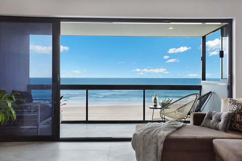 Absolute Beach Front Renovated 3 Bdrm 2 Bath App - Accommodation 4U 1