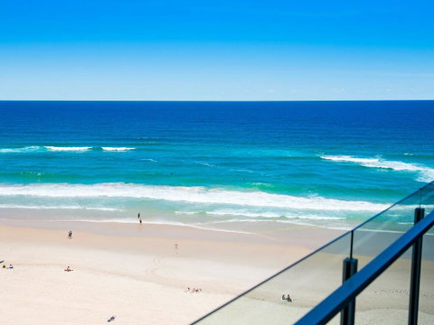 Absolute Beachfront In The Heart Of Surfers Paradi - Accommodation 4U 1
