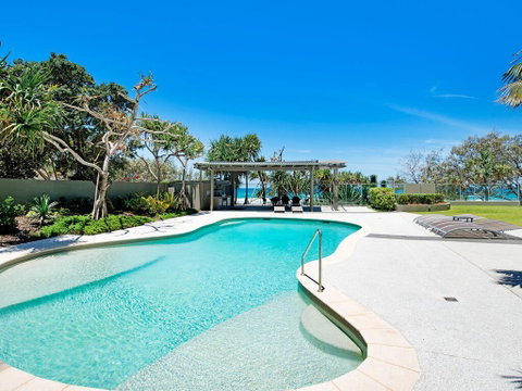 Absolute Beachfront In The Heart Of Surfers Paradi - Accommodation 4U 2