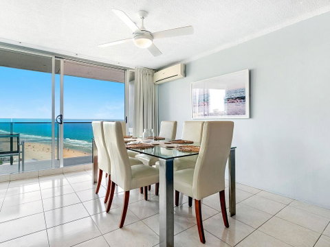 Absolute Beachfront In The Heart Of Surfers Paradi - Accommodation 4U 3