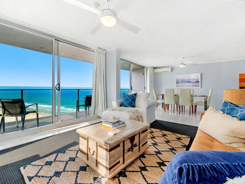 Absolute Beachfront In The Heart Of Surfers Paradi - Accommodation 4U 0